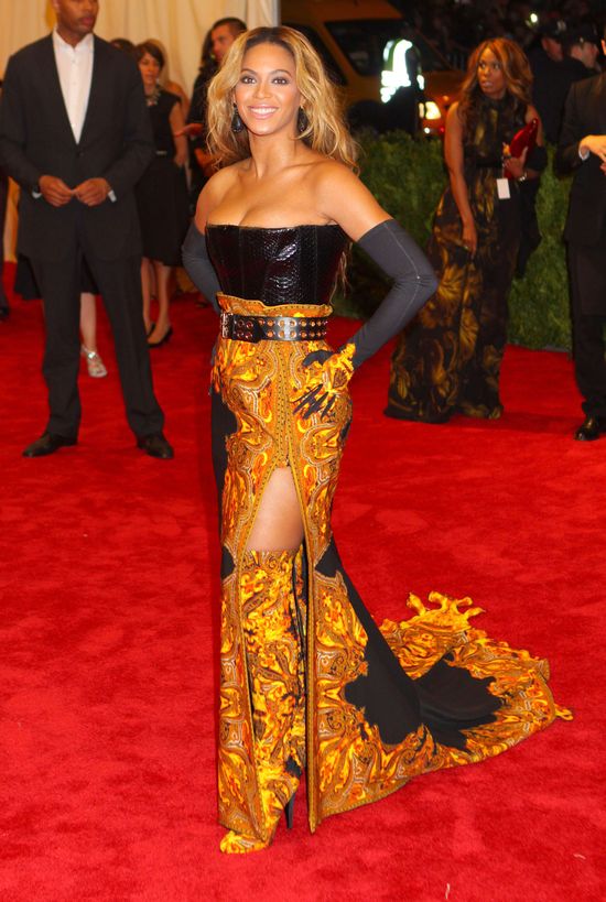 Beyonce w pysznej kreacji od Givenchy na MET Ball 2013 FOTO