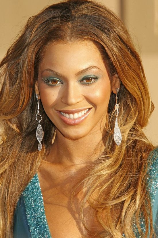 Internauci do Beyonce: Wybieliłaś skórę!