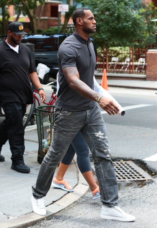 Ale afera! Beyonce pożera wzrokiem LeBrona Jamesa [VIDEO]