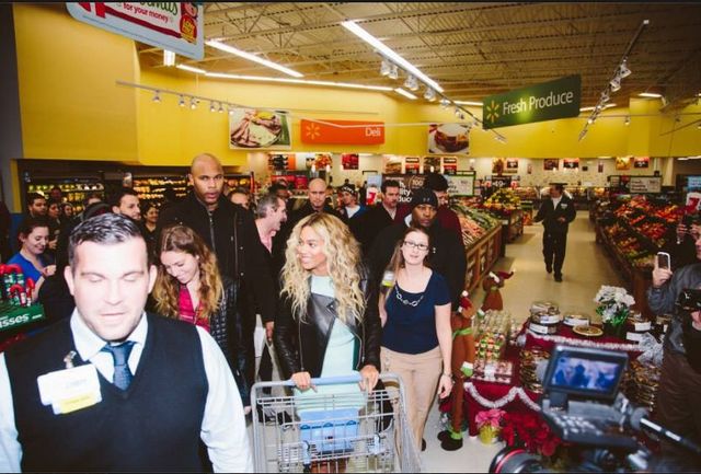 Beyonce zrobiła fanom kolejną niespodziankę! (FOTO)