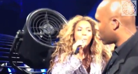 Włosy Beyonce wciągną wentylator! (VIDEO)