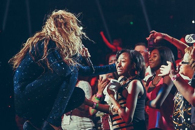 Fan Beyonce zemdlał z wrażenia na jej koncercie (VIDEO)