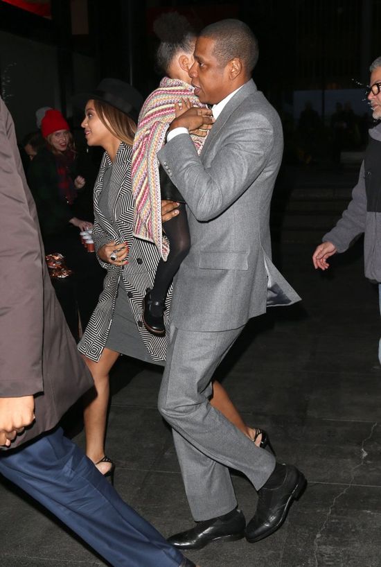 Beyonce i Jay Z zabrali córeczkę do kina (FOTO) Beyonce i Jay Z zabrali córeczkę do kina (FOTO)