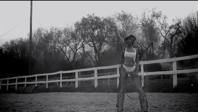 Kanye West w remixie Beyonce rapuje o seksie z Kim (VIDEO)