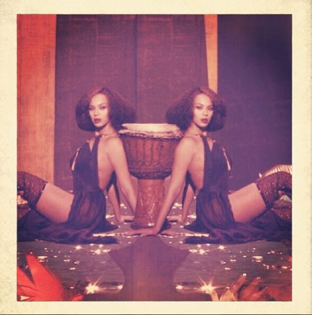 Chce udowodnić, że od dawna była seksowna? (FOTO)