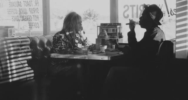 Beyonce i Jay Z skąpani w gorących pocałunkach (VIDEO)