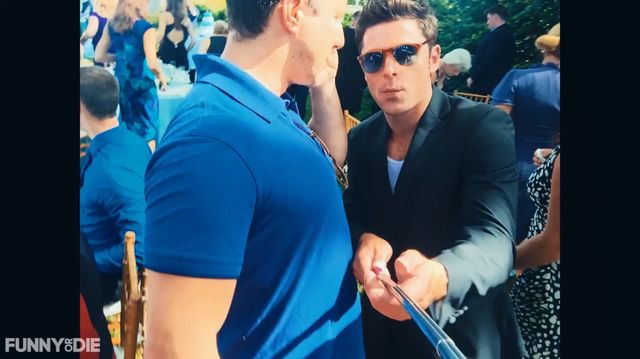 Zac Efron nie rozstaje się ze swoim selfie-stickiem? 