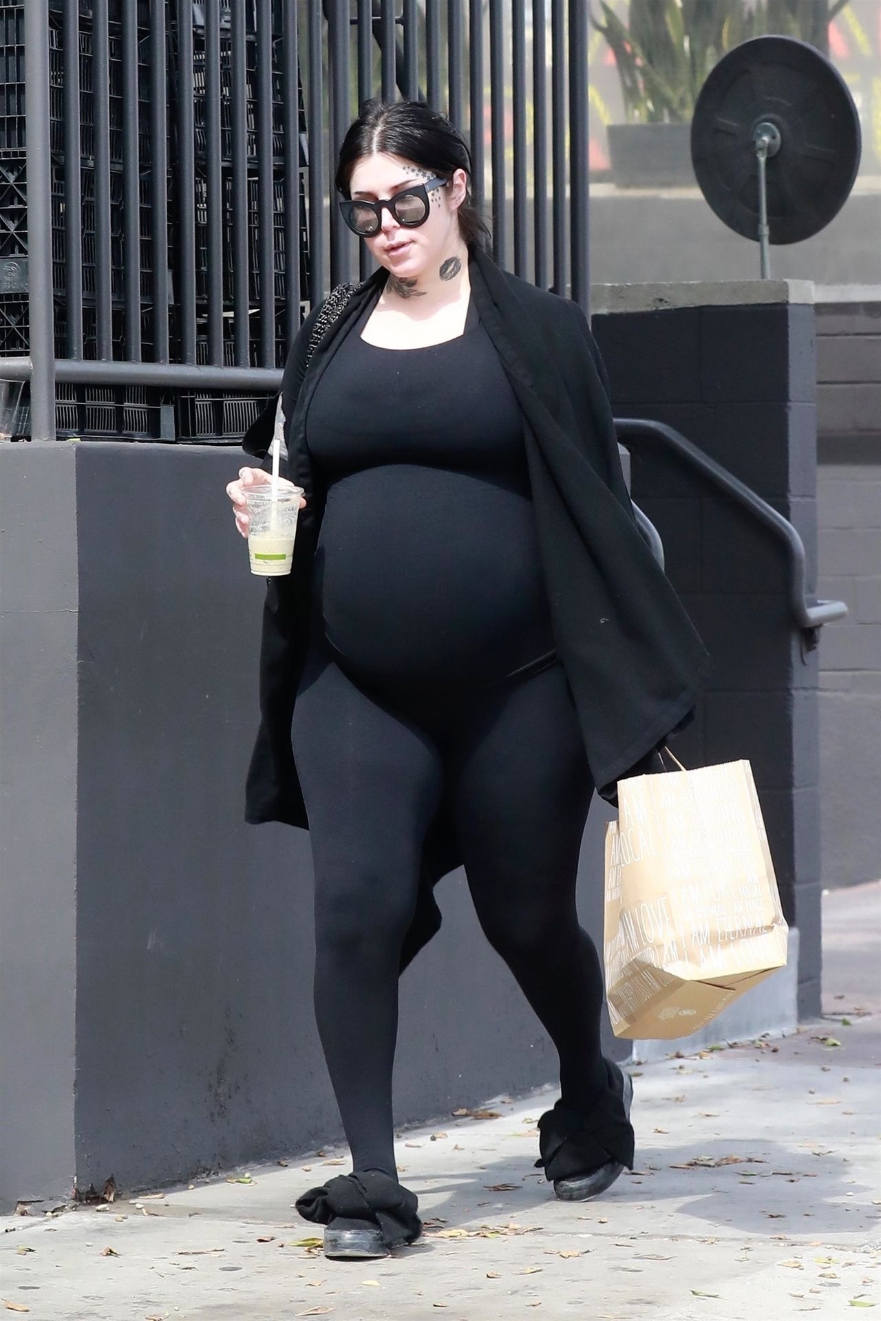 Kat von D sporo przytyła w ciąży (ZDJĘCIA) Kat von D sporo przytyła w ciąży (ZDJĘCIA)