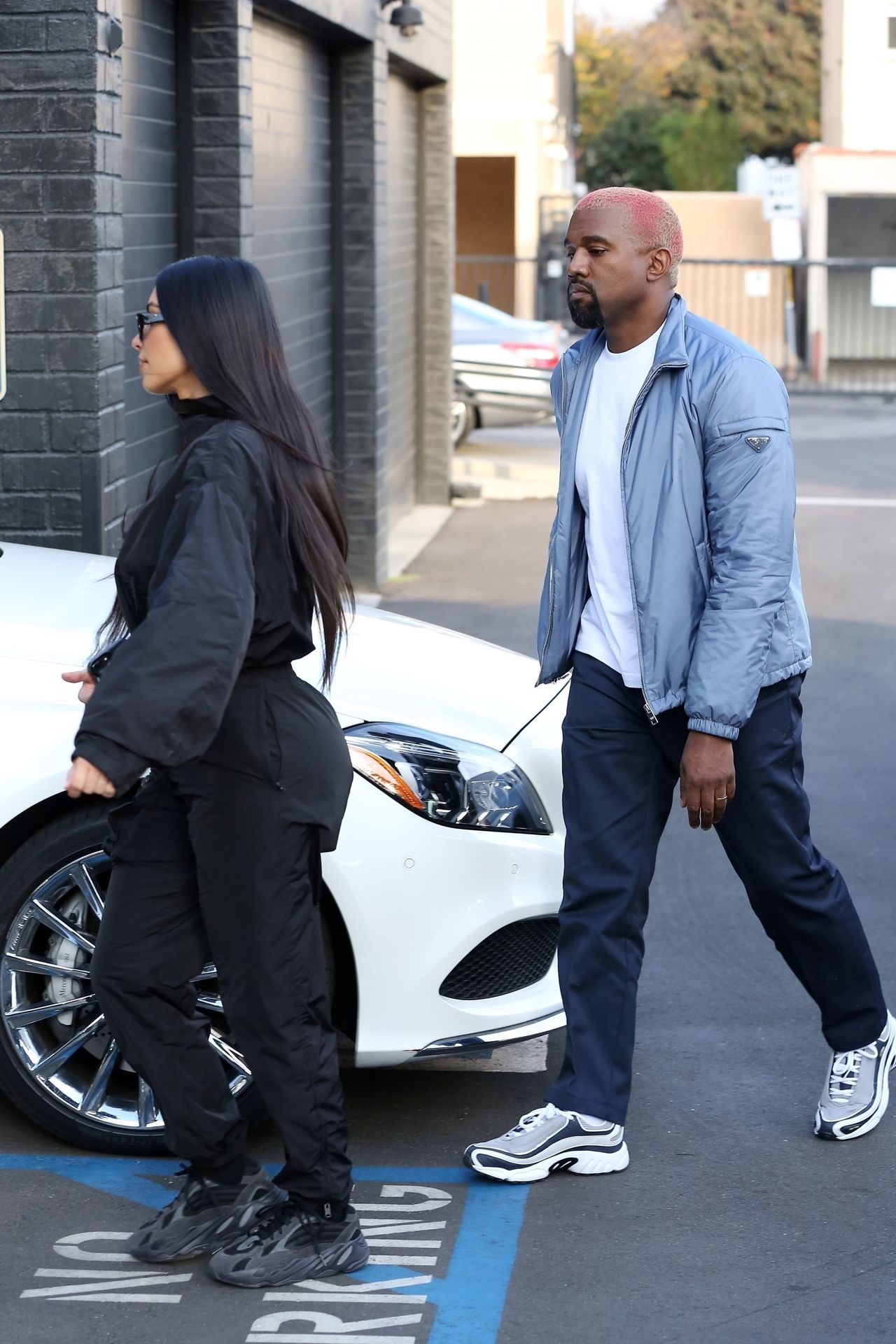 Kim Kardashian na imprezie i zakupach z Kanye (ZDJĘCIA) Kim Kardashian na imprezie i zakupach z Kanye (ZDJĘCIA)