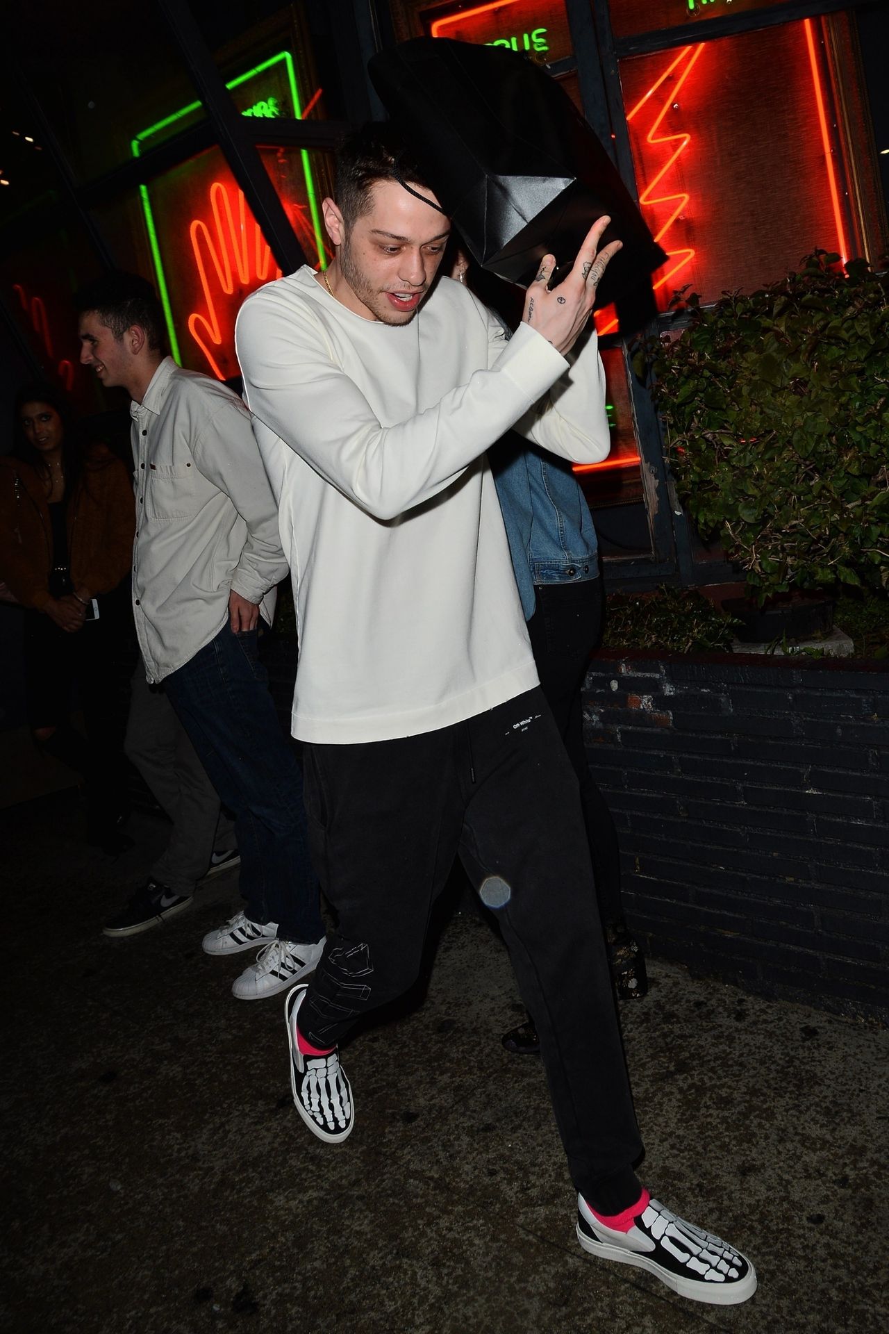 45-letnia Kate Beckinsale ZA RĘKE z 25-letnim Pete Davidsonem