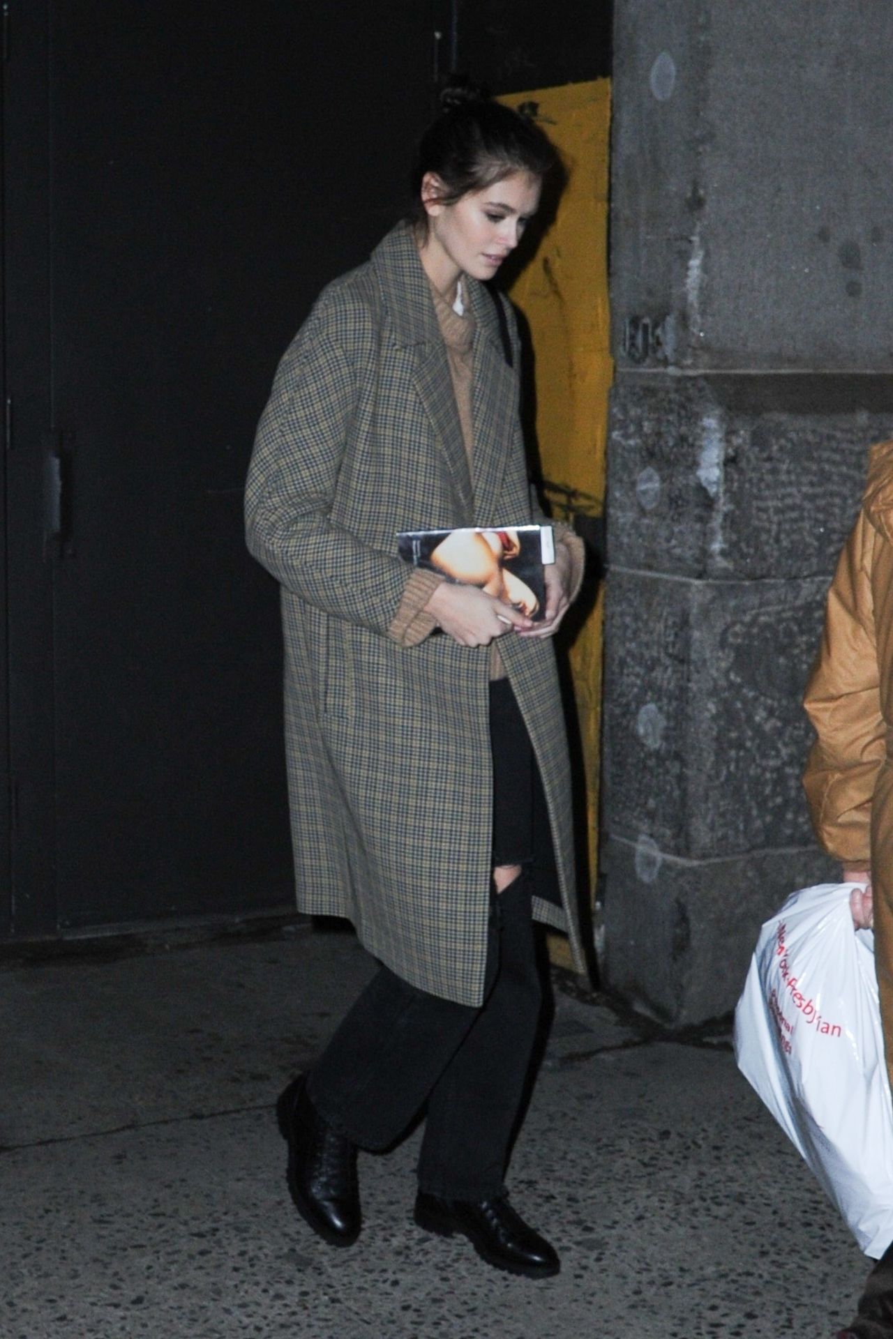 17-letnia Kaia Gerber wygląda na wychudzoną i zmęczoną (ZDJĘCIA)