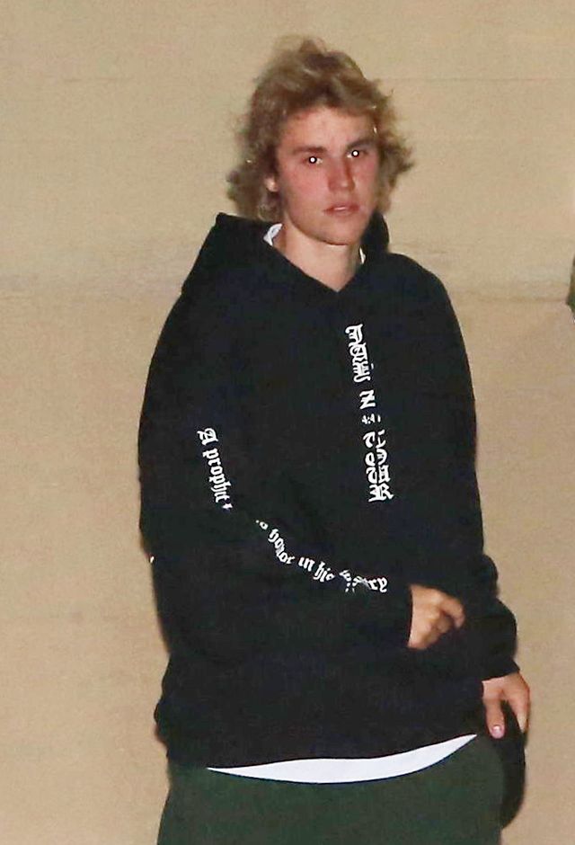 Selena i Justin wychodzą z kościoła OSOBNO (ZDJĘCIA)