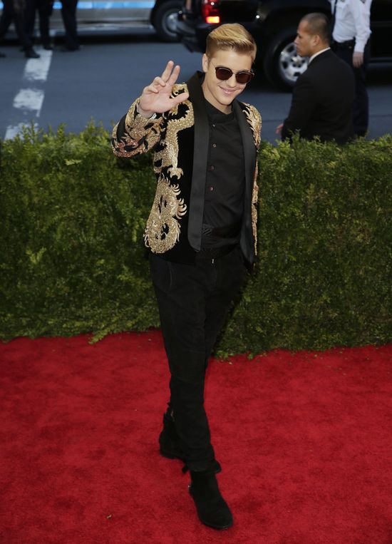 Niezręczne spotkanie Biebera i Gomez na gali MET