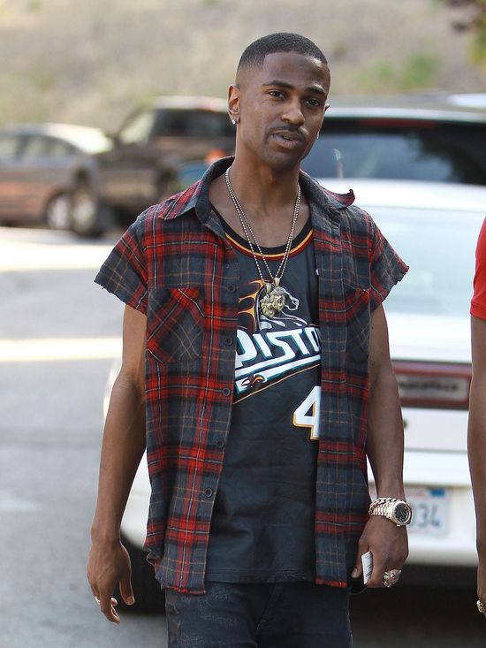 Przez ten teledysk Ariana Grande ma spore problemy!