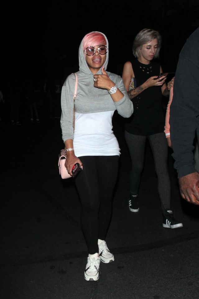 Wąska talia Blac Chyny dowodem na jej kolejne operacje plastyczne?