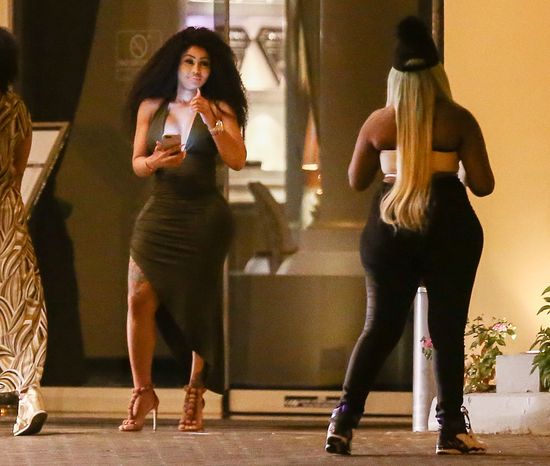 OMG! Blac Chyna pozwoliła wyjść tak Robowi z hotelu?