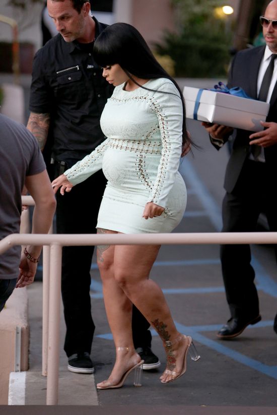 Ogromna Blac Chyba, Kim w mini czy selfie Khloe i Kourt? Ogromna Blac Chyba, Kim w mini czy selfie Khloe i Kourt?