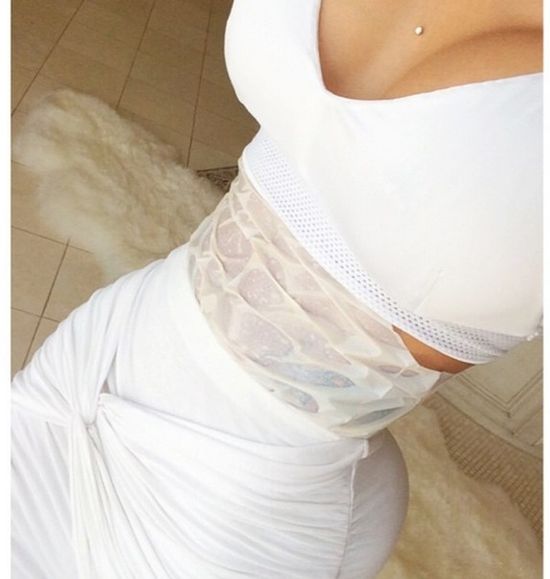 Tej gwiazdce bardzo zależy na wąskiej talii (FOTO)