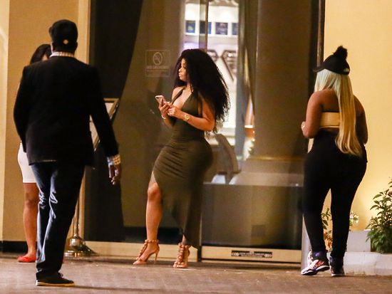 OMG! Blac Chyna pozwoliła wyjść tak Robowi z hotelu?