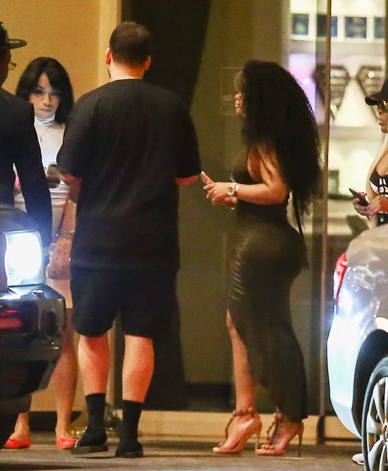 OMG! Blac Chyna pozwoliła wyjść tak Robowi z hotelu?