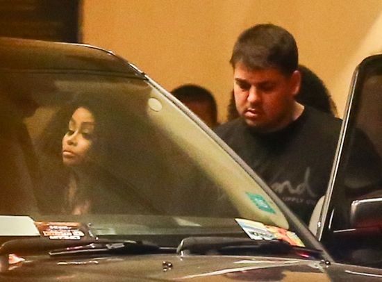 OMG! Blac Chyna pozwoliła wyjść tak Robowi z hotelu?