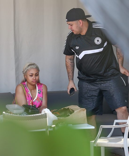 Blac Chyna w ciąży - widać, że źle się czuje? (FOTO) Blac Chyna w ciąży - widać, że źle się czuje? (FOTO)