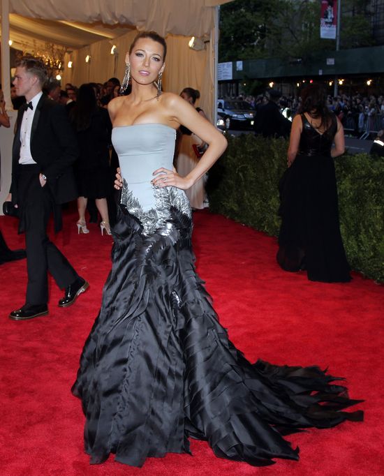 WoW! Blake Lively trzyma buty w RAJU! 