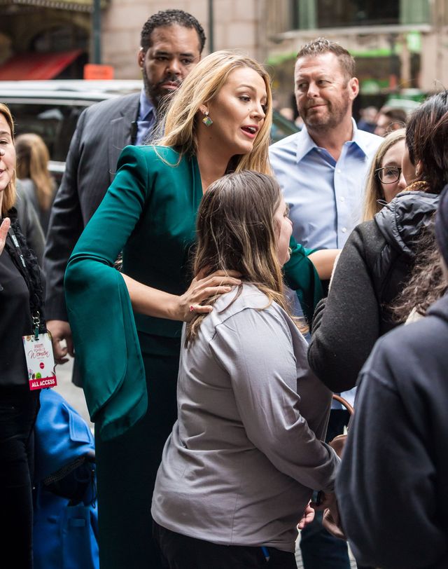 Ten moment, gdy NIE MOŻEMY napisać o Blake Lively, że wygląda bosko (ZDJĘCIA) Ten moment, gdy NIE MOŻEMY napisać o Blake Lively, że wygląda bosko (ZDJĘCIA)