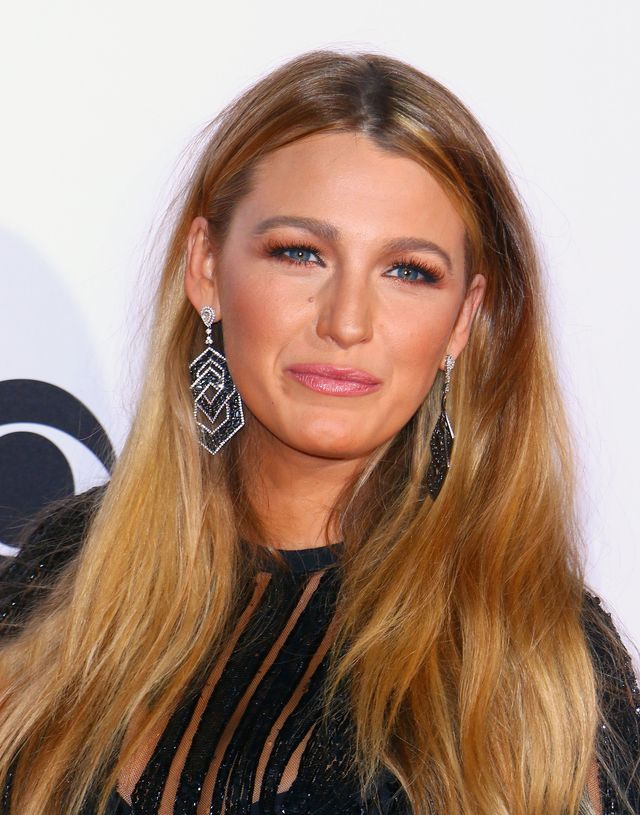 Blake Lively w seksownej kreacji od Elie Saab na People's Choice Awards (FOTO) Blake Lively w seksownej kreacji od Elie Saab na People's Choice Awards (FOTO)