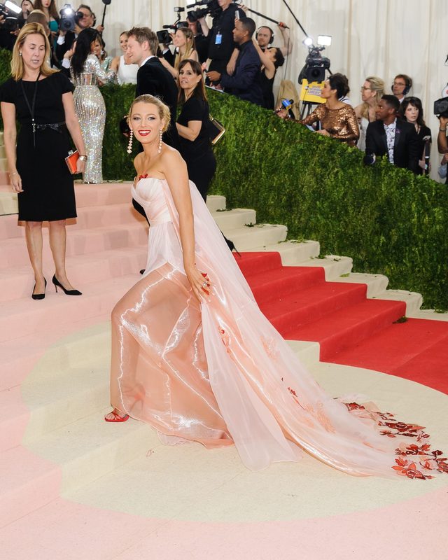 Blake Lively na gali MET 2016 - pierwszy raz od ogłoszenia ciąży Blake Lively na gali MET 2016 - pierwszy raz od ogłoszenia ciąży