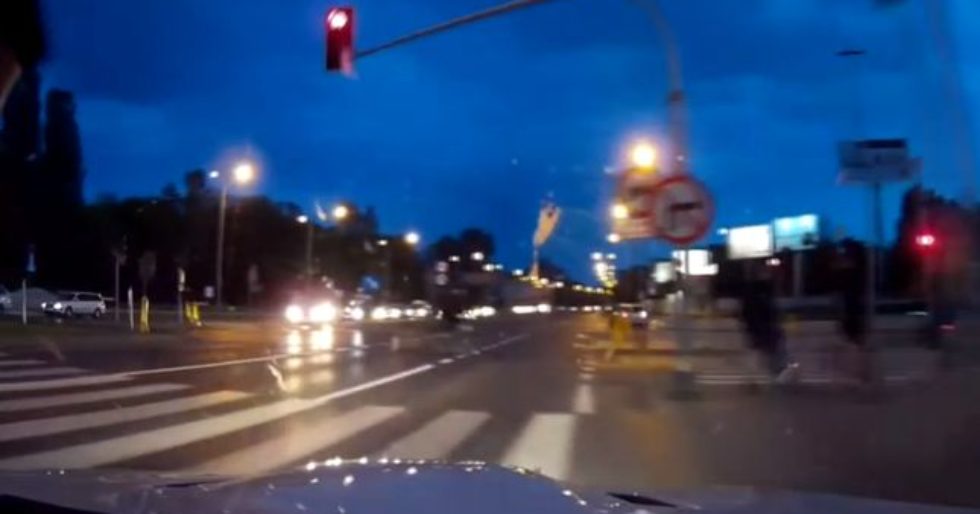 Pirat drogowy z białego BMW ZATRZYMANY przez policję Pirat drogowy z białego BMW ZATRZYMANY przez policję