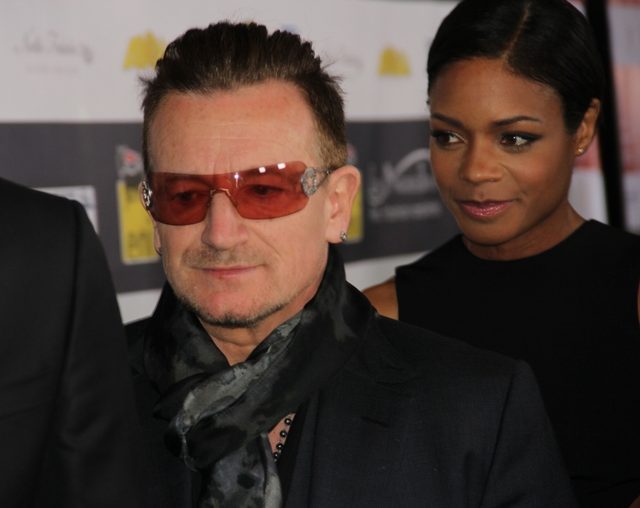 Bono z flagą Solidarności na koncercie w Berlinie [VIDEO]