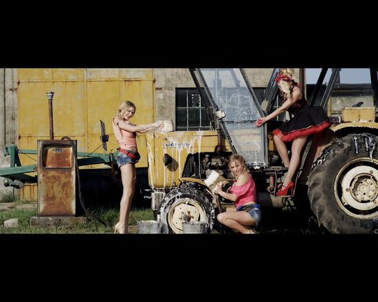 Nowy Donatan: wieś tańczy i śpiewa a słoma z butów wystaje