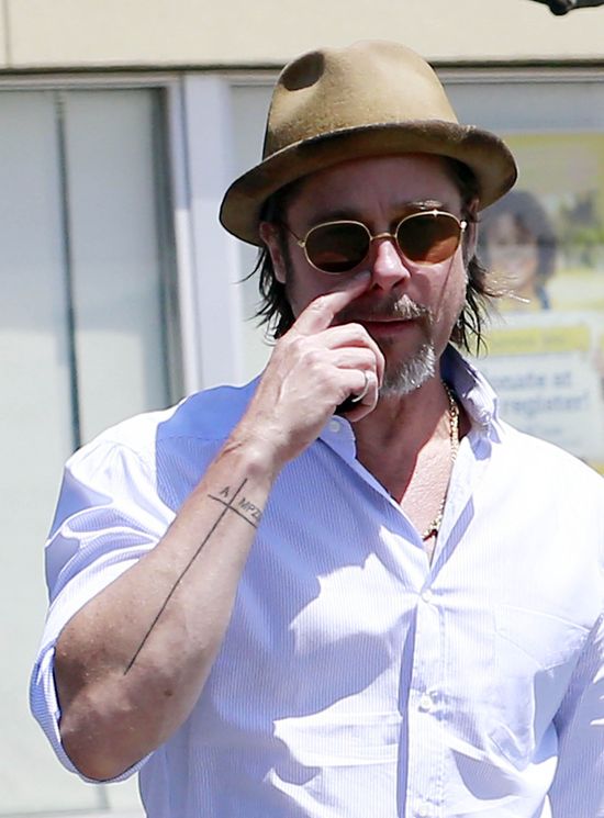 Zagadka nowej twarzy Brada Pitta rozwiązana!