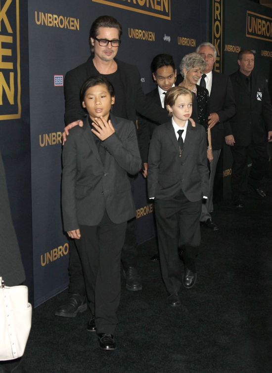 Brad Pitt i dzieci wspierają chorą Angelinę (FOTO)
