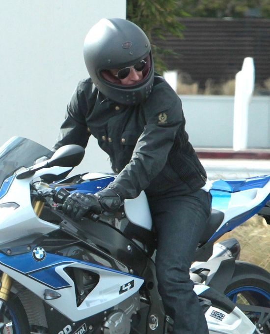 Bradley Cooper na superszybkim motocyklu (FOTO)