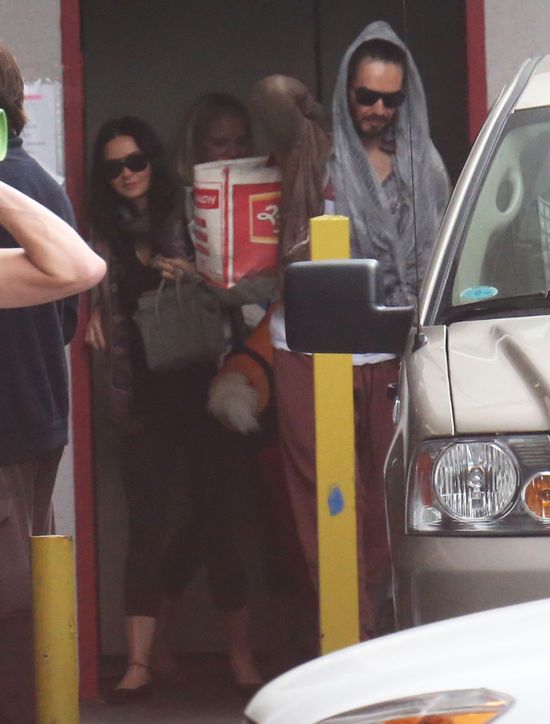 Co łączy Russella Branda i Demi Moore?