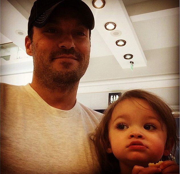 Mąż Megan Fox chwali się dziećmi (FOTO)