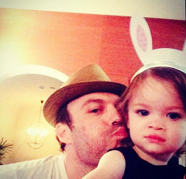 Mąż Megan Fox chwali się dziećmi (FOTO)