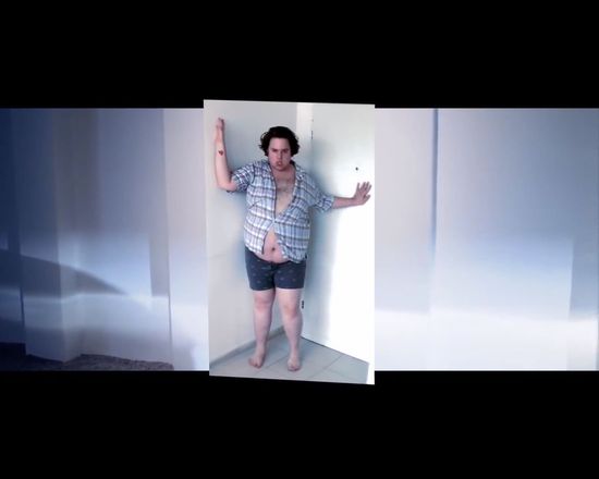 Tłuszczyk nie przeszkadza mu BRAWUROWO naśladować Britney