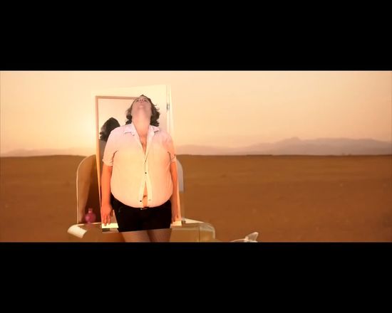 Tłuszczyk nie przeszkadza mu BRAWUROWO naśladować Britney