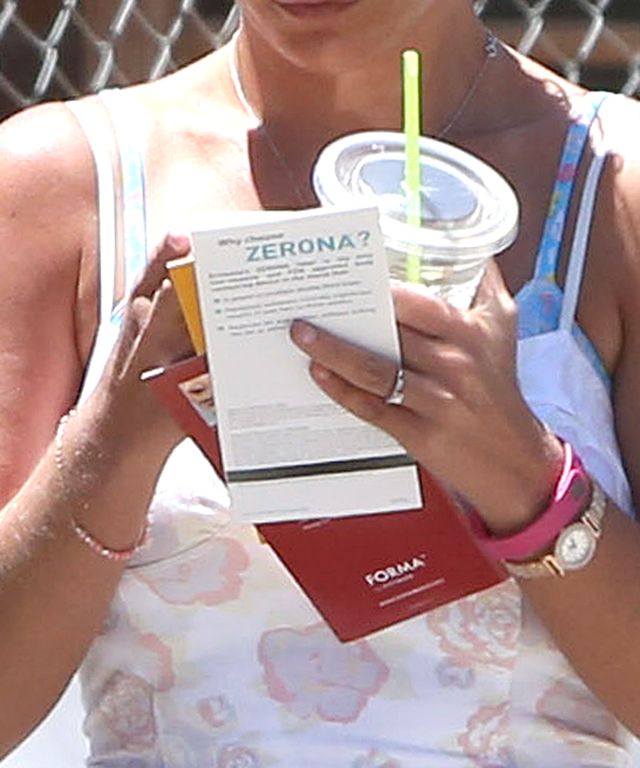 Brylant w towarzystwie ogryzionych paznokci (FOTO)