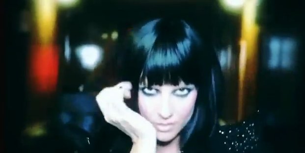 Dwie twarze Britney Spears w reklamie perfum (VIDEO)