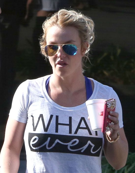 Brzuch Britney Spears - okładka vs. rzeczywistość (FOTO)