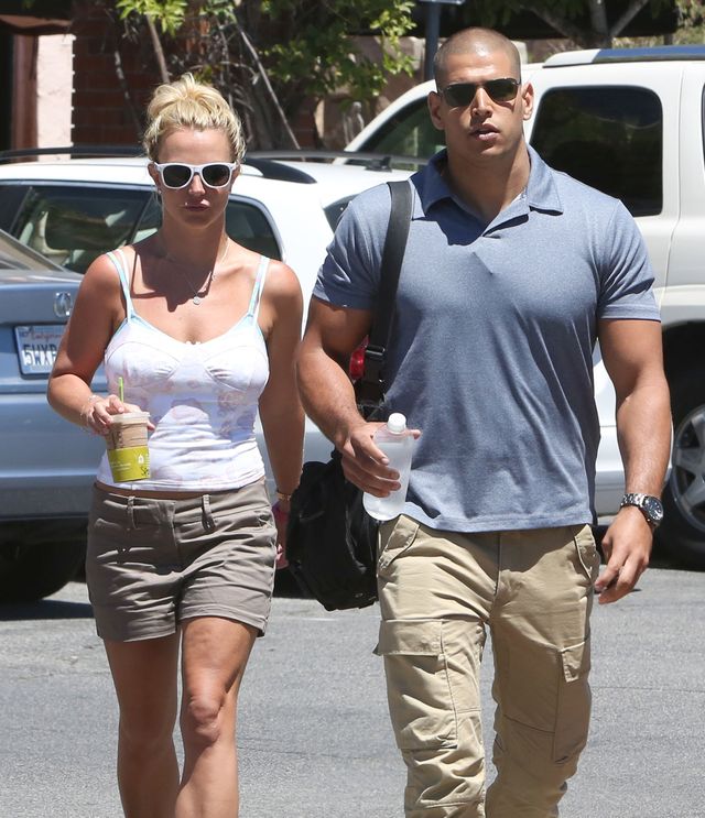 Brylant w towarzystwie ogryzionych paznokci (FOTO)