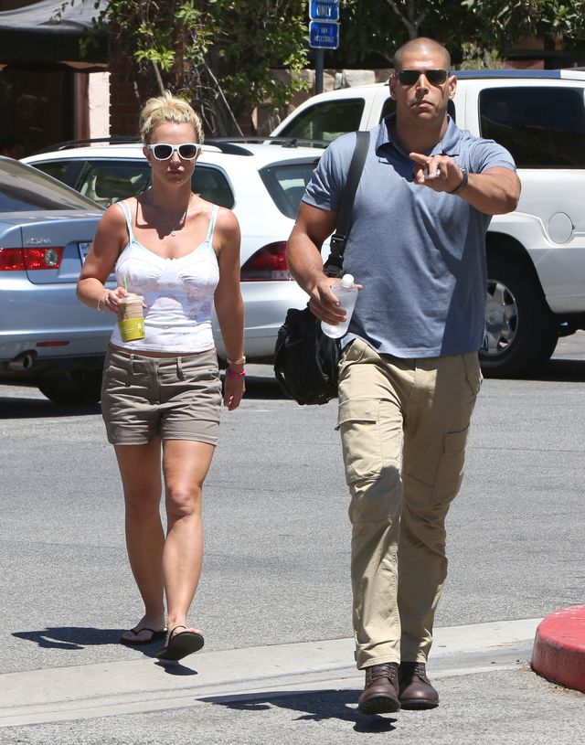 Brylant w towarzystwie ogryzionych paznokci (FOTO)