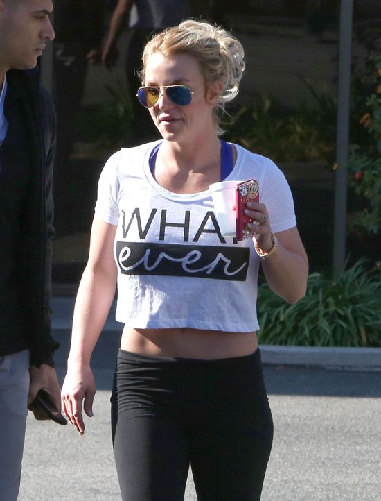 Brzuch Britney Spears - okładka vs. rzeczywistość (FOTO)