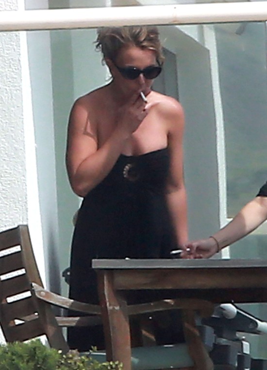 Britney Spears pokazała zgrabny brzuszek (FOTO)