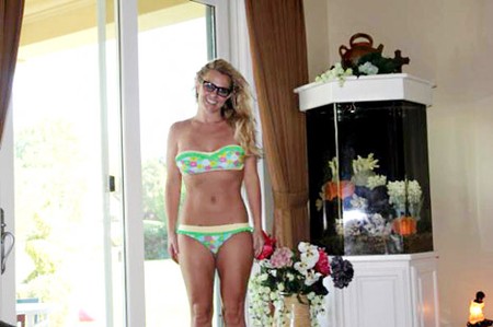 Britney Spears pokazała trochę ciała (FOTO)