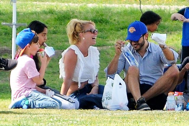 Britney Spears pokazała synów na okładce People Britney Spears pokazała synów na okładce People